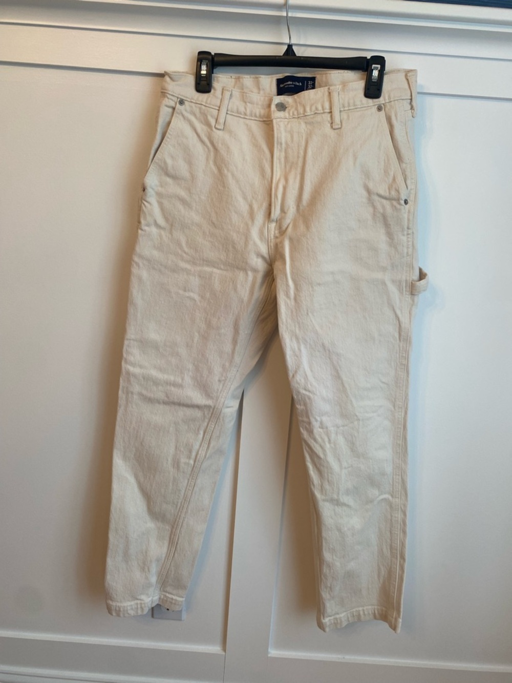 Abercrombie & Fitch men’s cream cargo pants